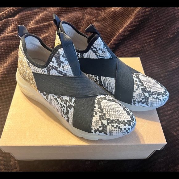 Steve Madden sneakers, gold glitter on heel, snake print - Picture 2 of 6